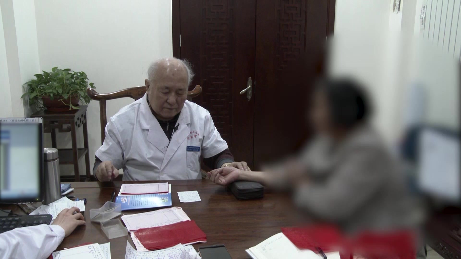 胃热气逆扰心：65岁反流性食管炎伴失眠的清热降逆和胃安神法