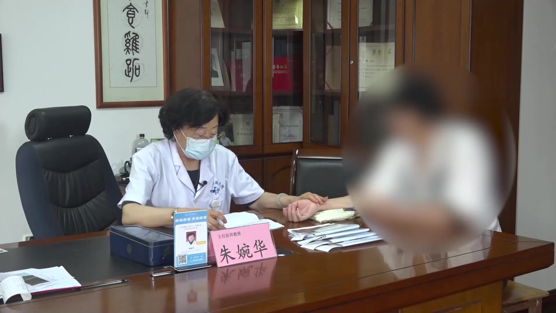 痰瘀毒结肺气亏虚：51岁肺癌骨转移患者肿瘤缩小后的中药调治与防复发