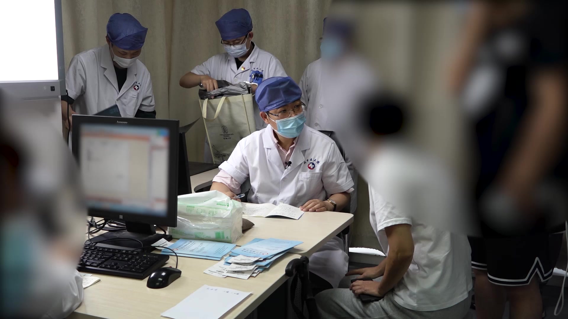 气滞血瘀证：57岁女性股骨头坏死术后髋膝酸胀的活血通络与康复治疗