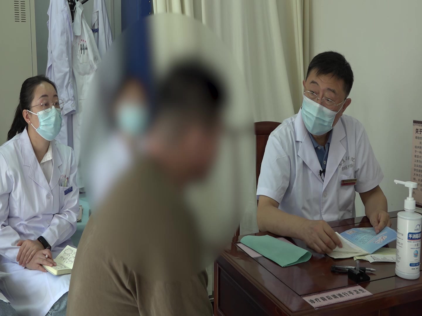 血热风盛：21岁男性特应性皮炎反复发作的清热凉血祛风法