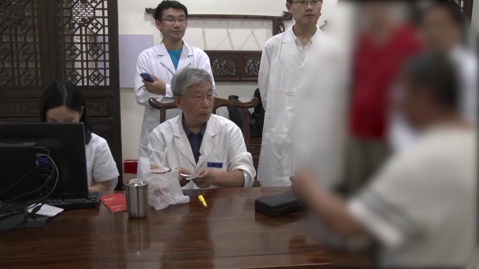 痰热扰心肾不交：46岁男性胸痛胸闷惊恐发作的清心安神调肾法