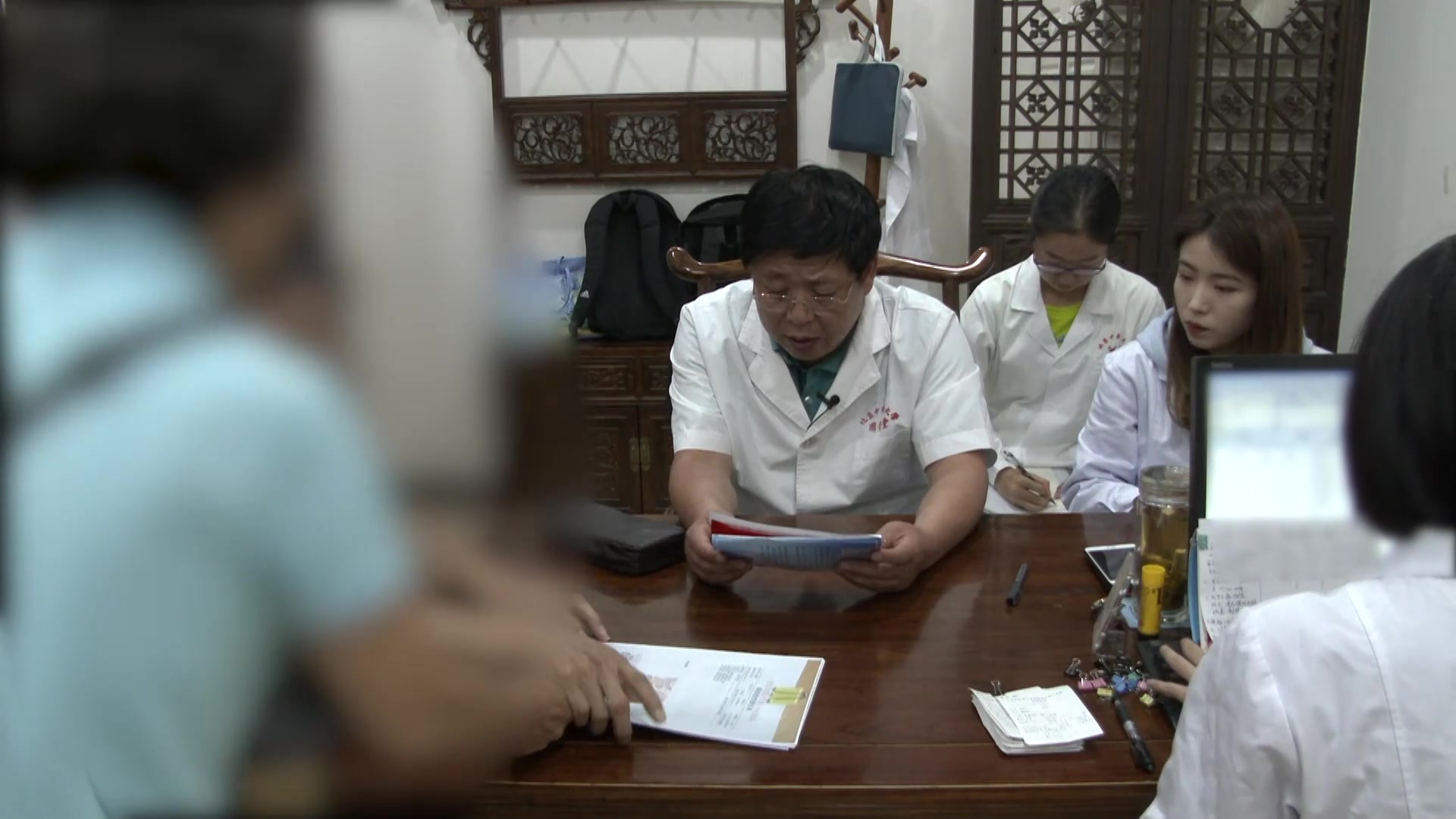寒湿中阻胃肠同病：62岁女性胃癌前病变伴溃疡性结肠炎胃痛便脓血之燥湿运脾清热排脓法