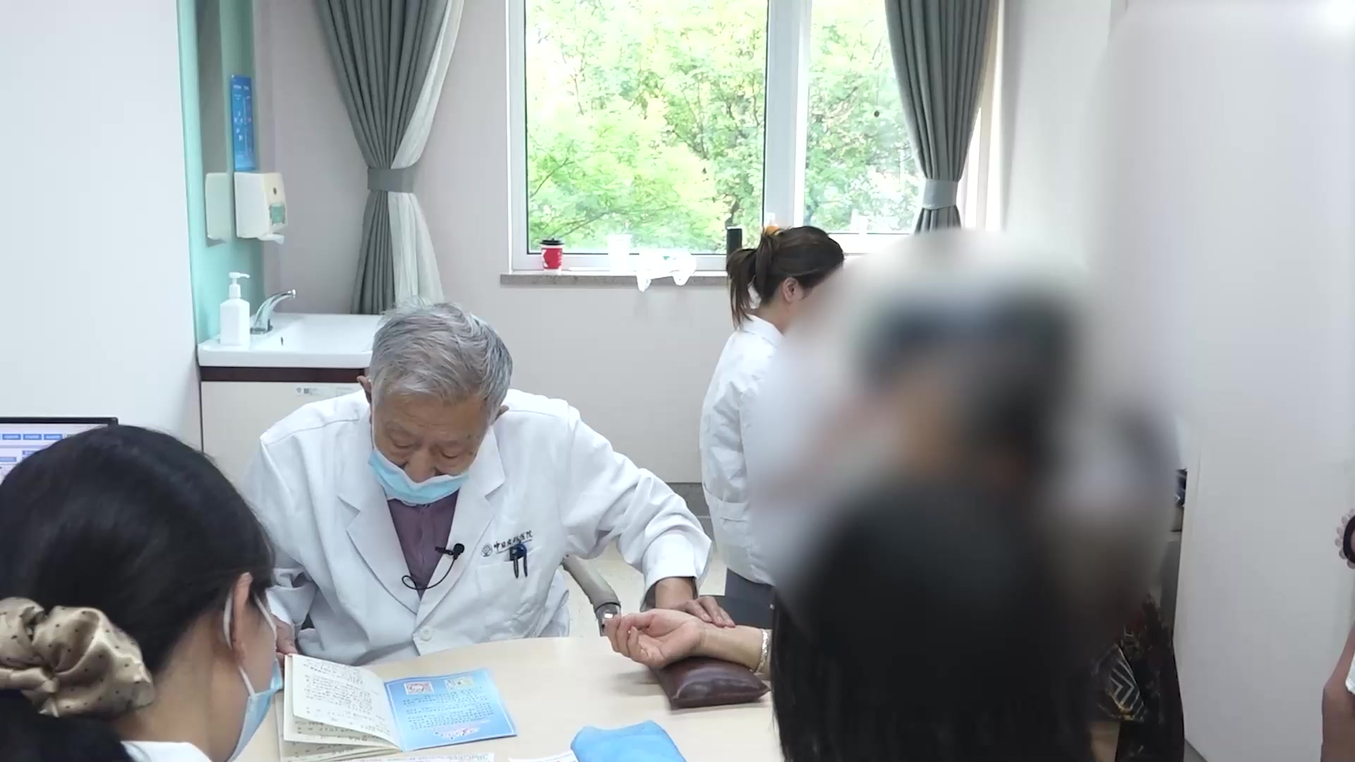 气虚血瘀胸阳不振：73岁女性支架术后凌晨胸痛憋醒的升陷祛瘀合瓜蒌薤白治疗