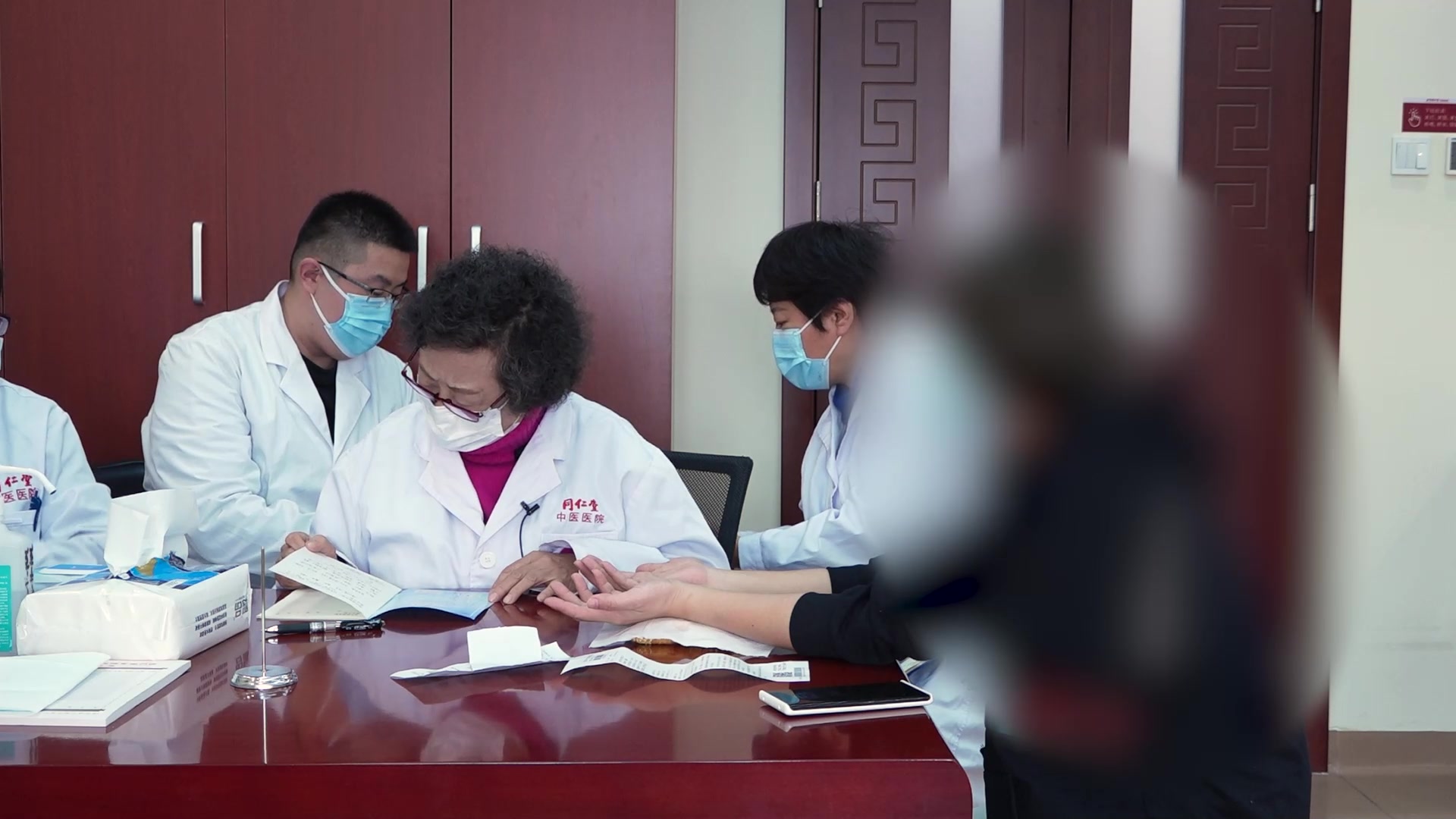 血虚痰阻肺气郁痹：40岁女性胸痛伴过敏性鼻炎的疏肝理气化痰法
