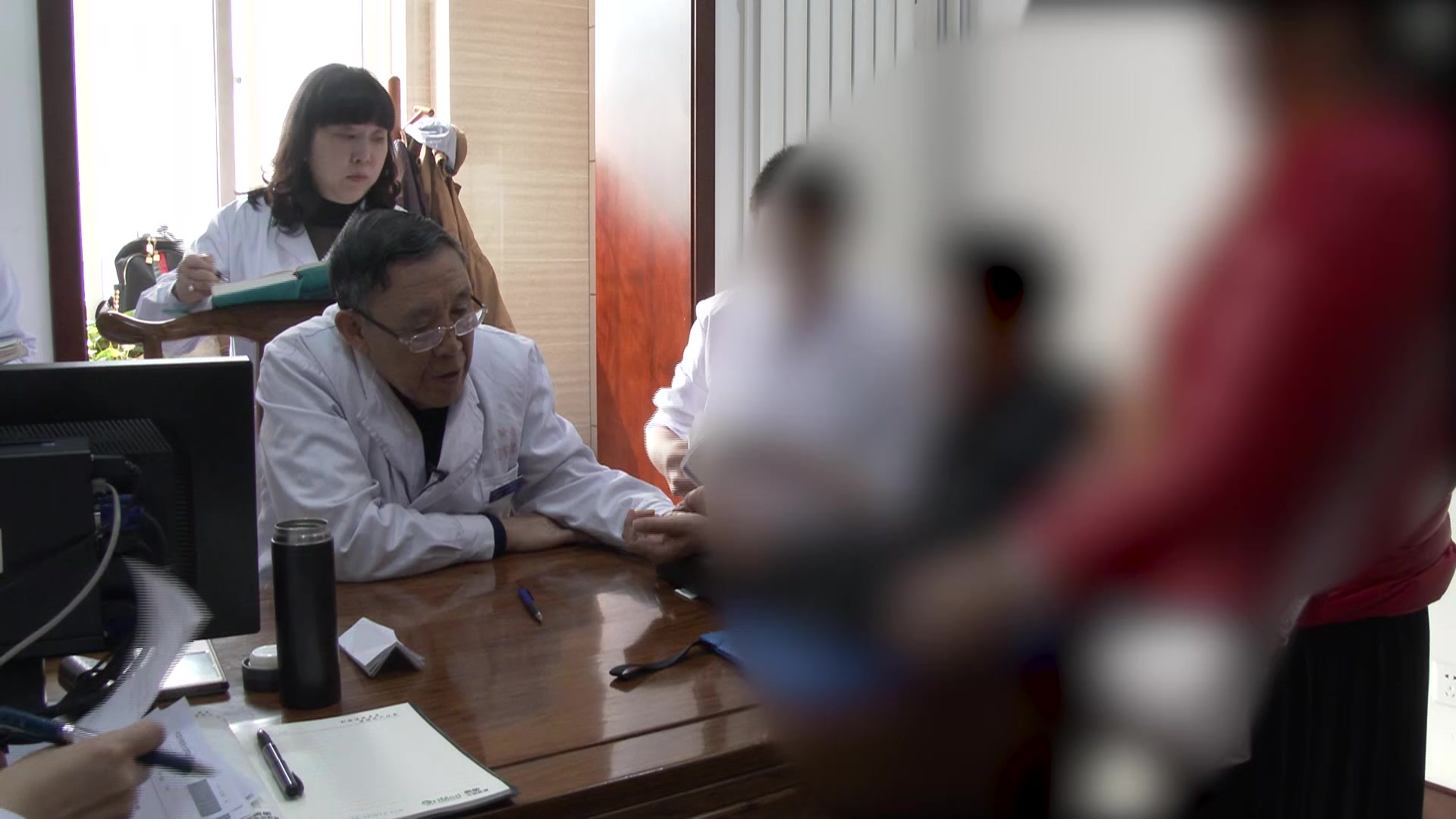 肝郁脾虚心肾不交：53岁男性胃病失眠伴畏寒消瘦的疏肝温中安神法