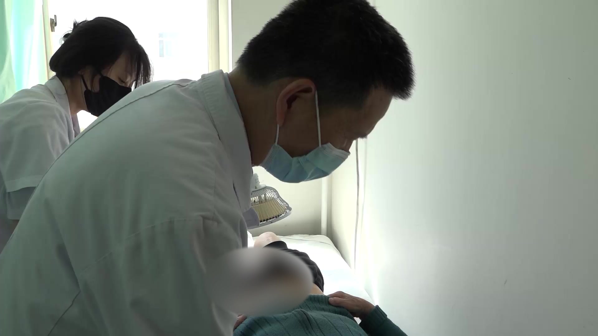 肾气不固气血不足：60岁女性术后漏尿耳鸣的针灸治疗