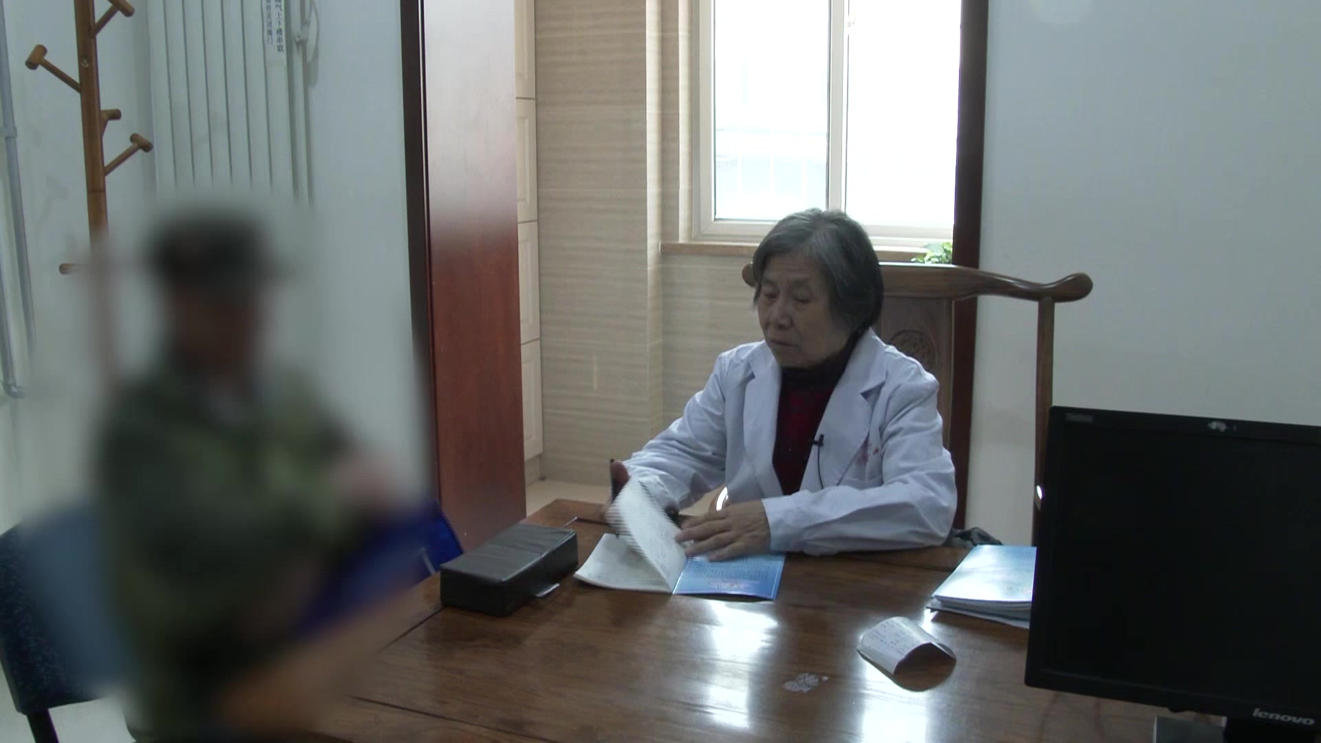 脾胃虚弱气血不足: 59岁男性胃痛伴斑秃的健脾和胃兼强筋骨法