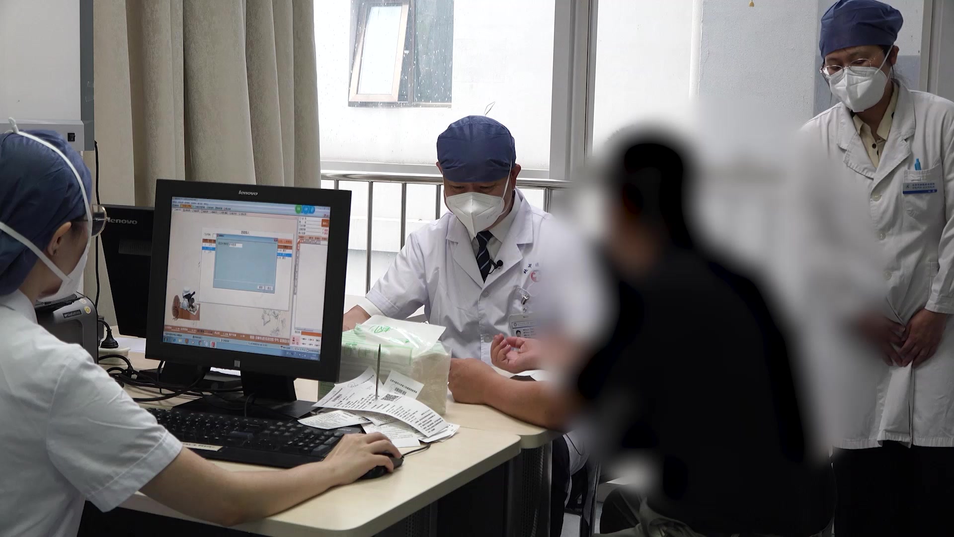 脾虚湿热不寐：42岁男性失眠便血的分时用药法