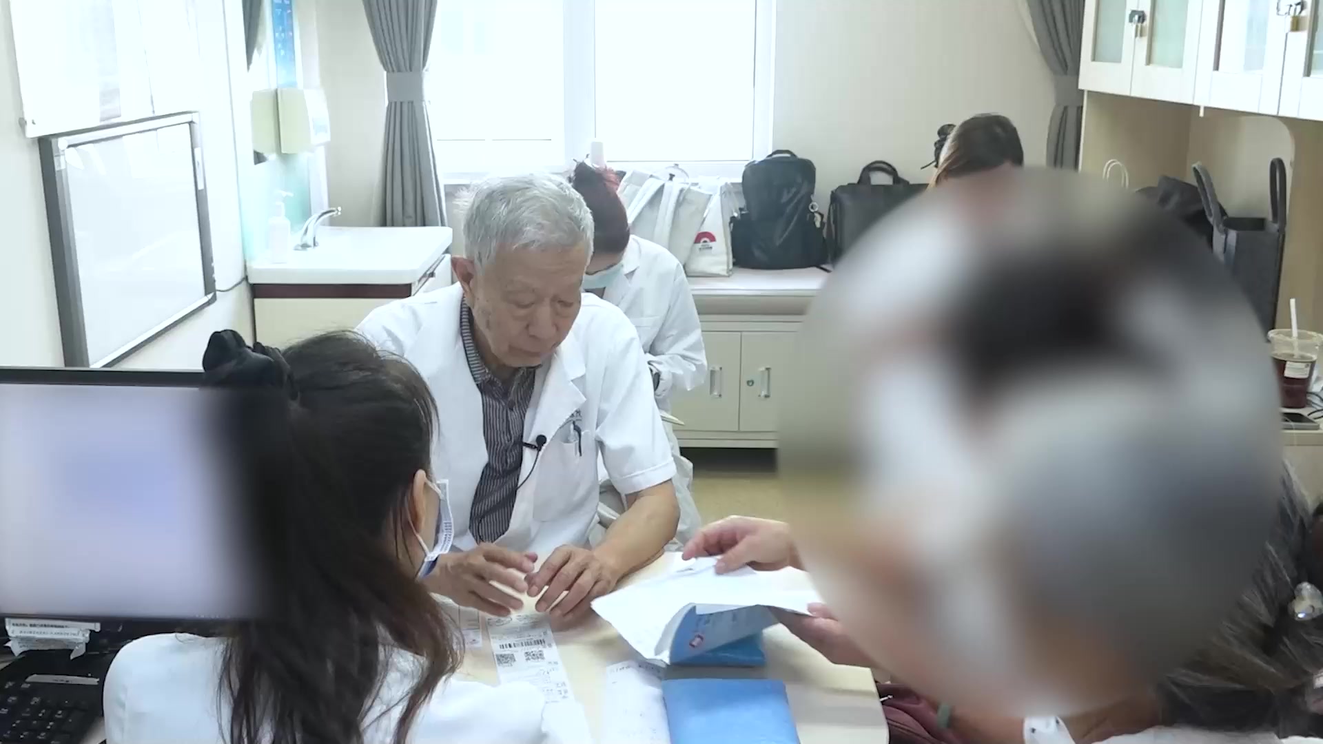 肝肾阴虚虚火上扰：50岁女性烘热汗出面红失眠的滋阴降火法