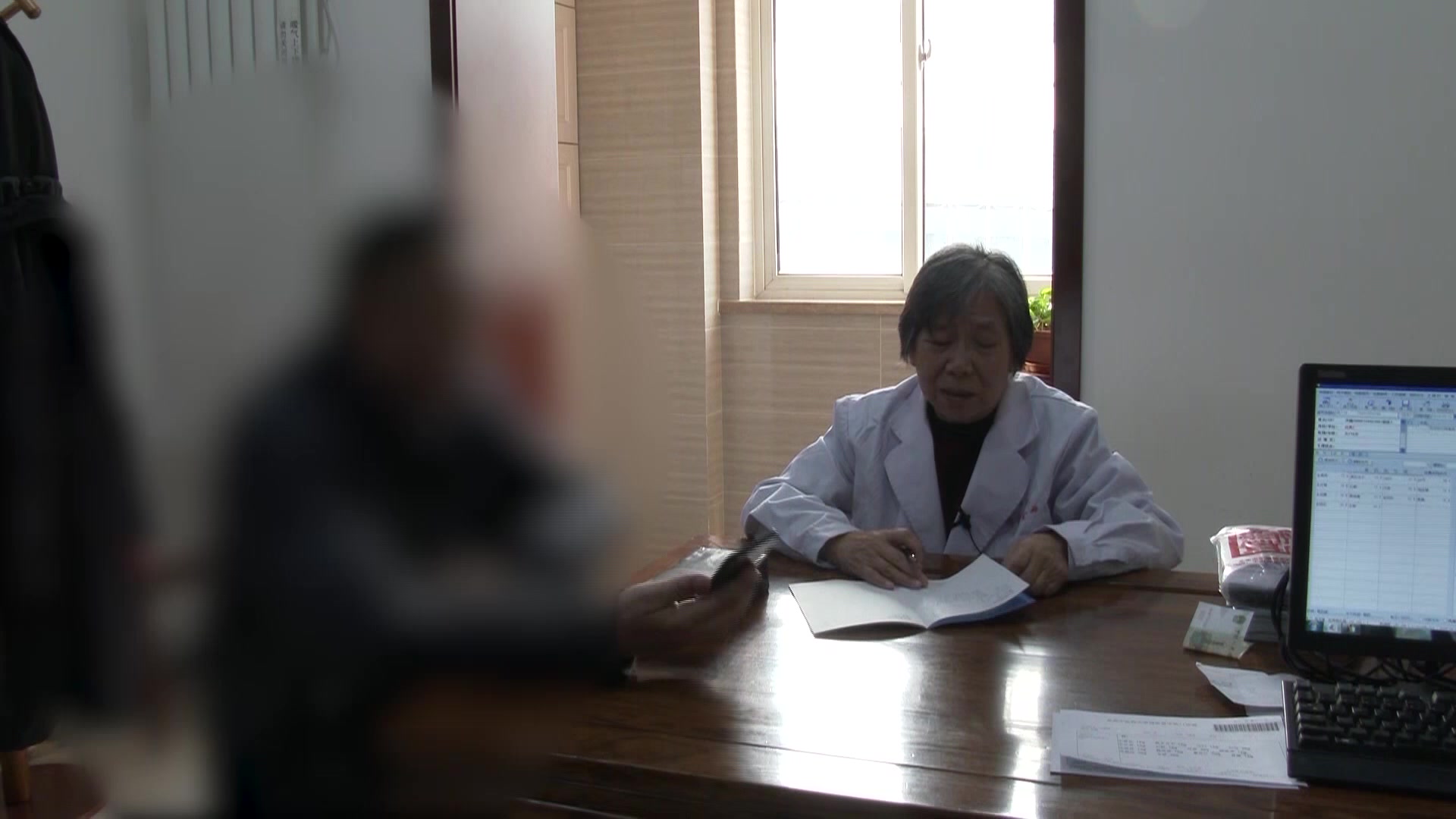 风邪阻络型行痹：53岁男性左膝走窜疼痛伴汗出的辨证思路