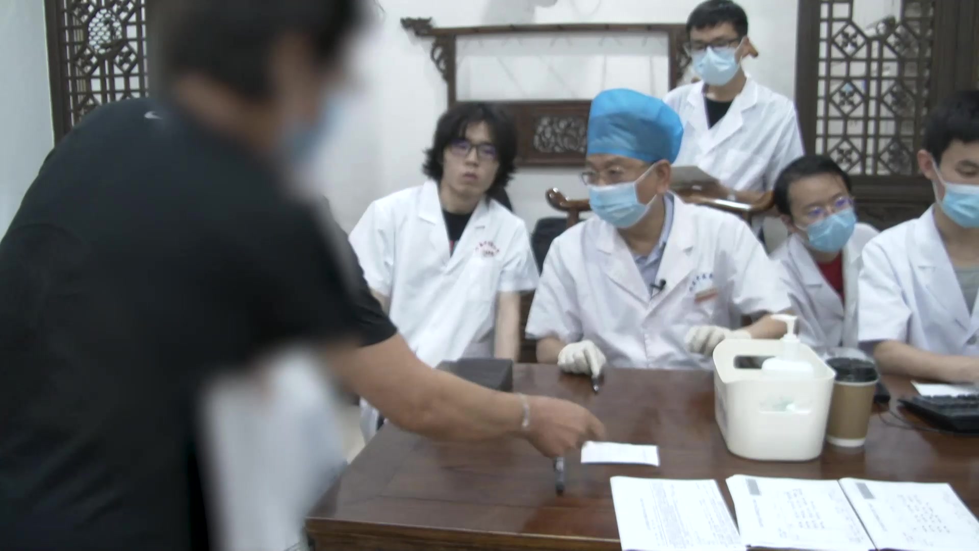 风痰上扰清窍：56岁男性颤症发作性咀嚼的息风化痰降浊法