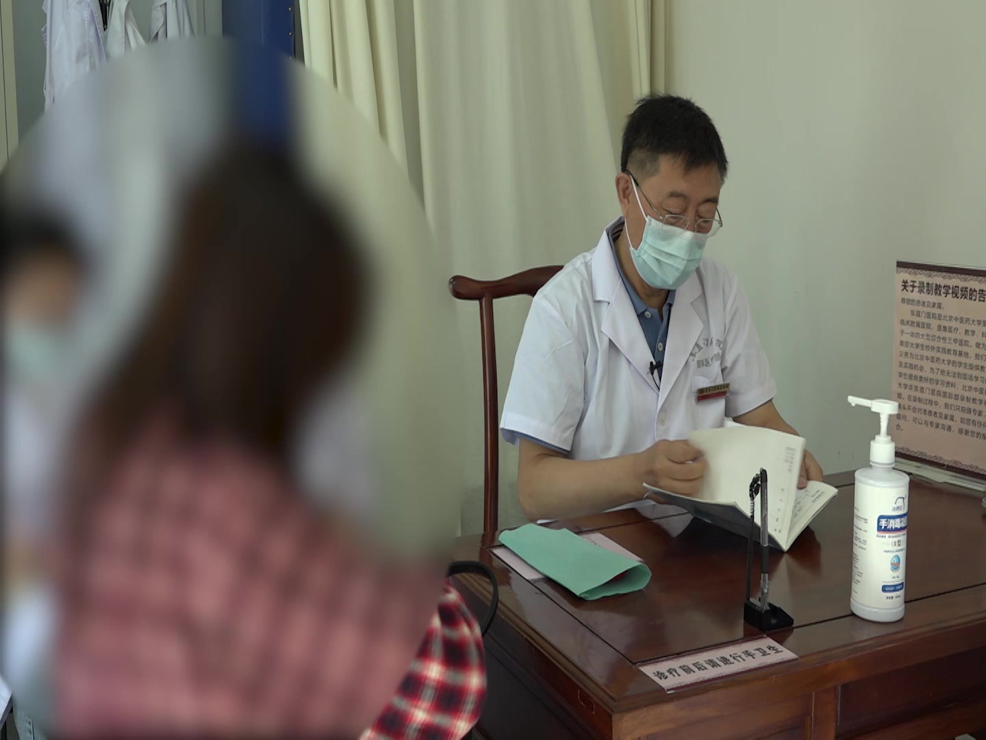 肝郁脾肾不足风邪上扰：37岁女性黄褐斑伴经行头痛的益气养血祛风法
