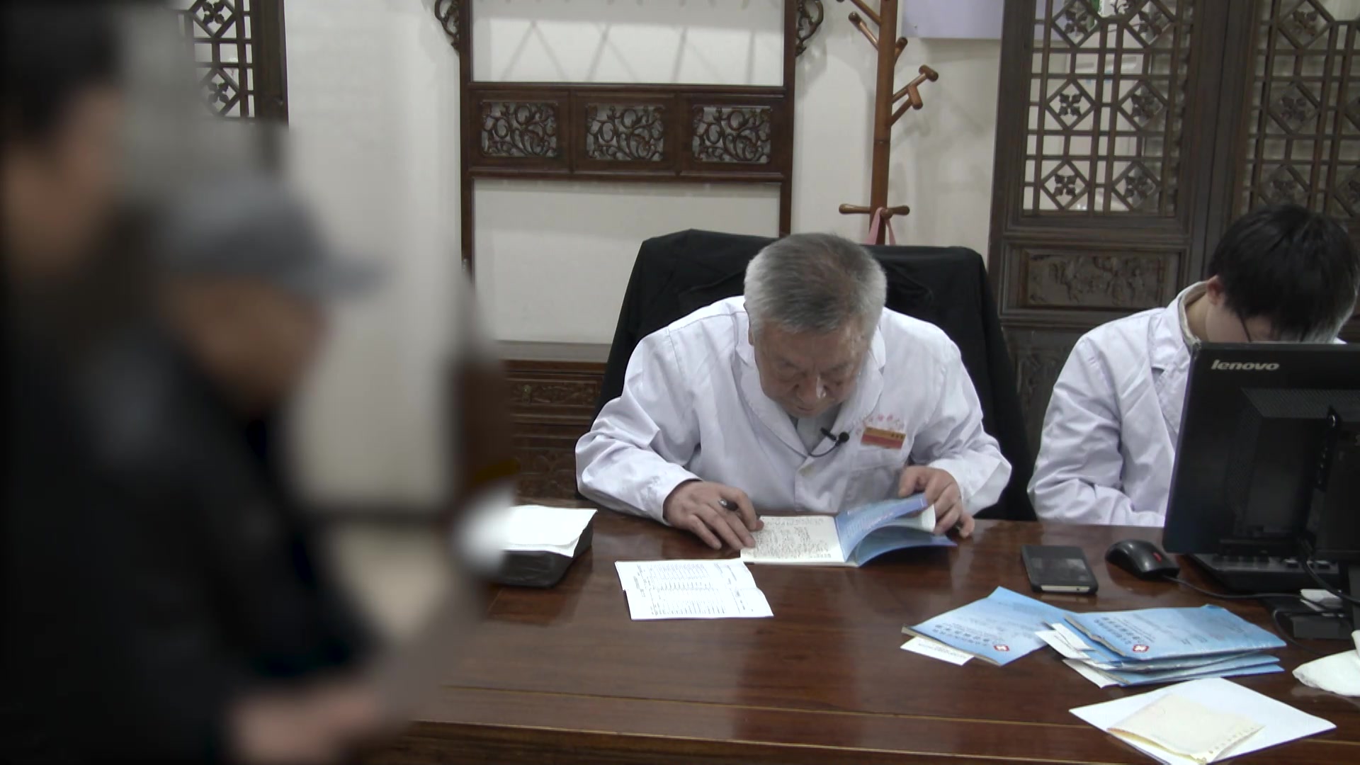 湿热郁蒸肝络失和：67岁肺癌肝转移发热伴肝区痛的中药加减