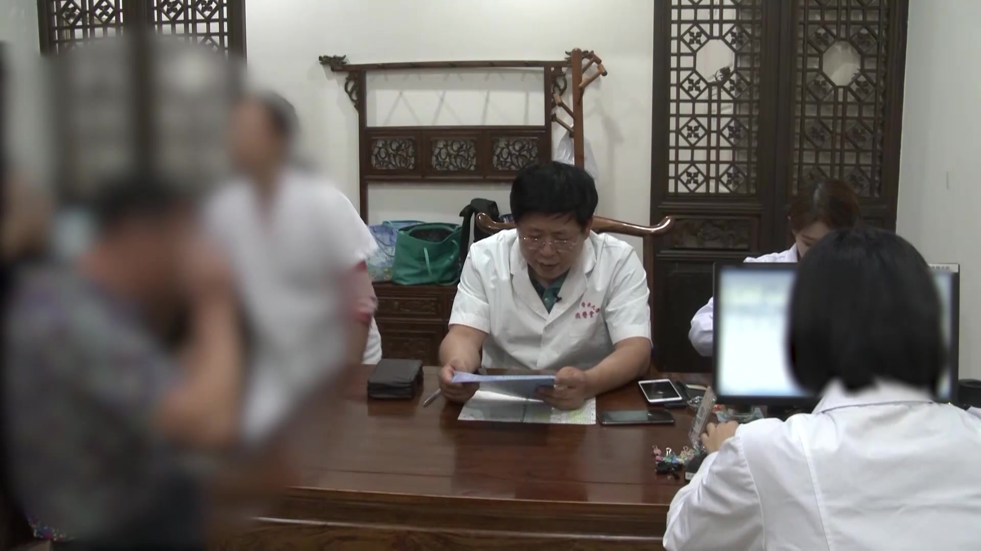 心脾积热脾虚湿蕴：55岁男性口疮反复20年的清心泻脾法