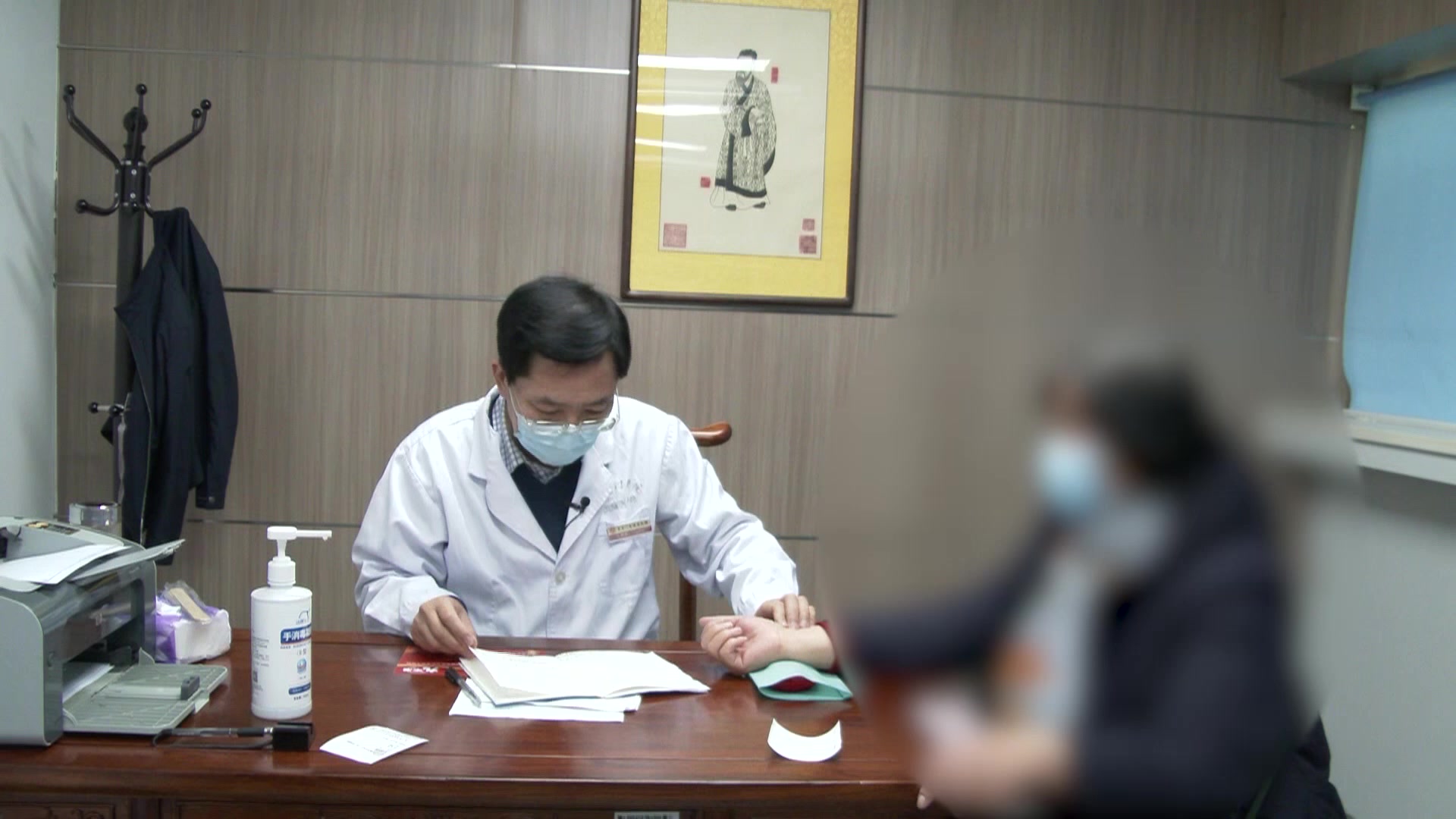 湿阻中焦气机不畅：68岁糖尿病肾衰患者胸背闷痛伴大便粘滞的调治