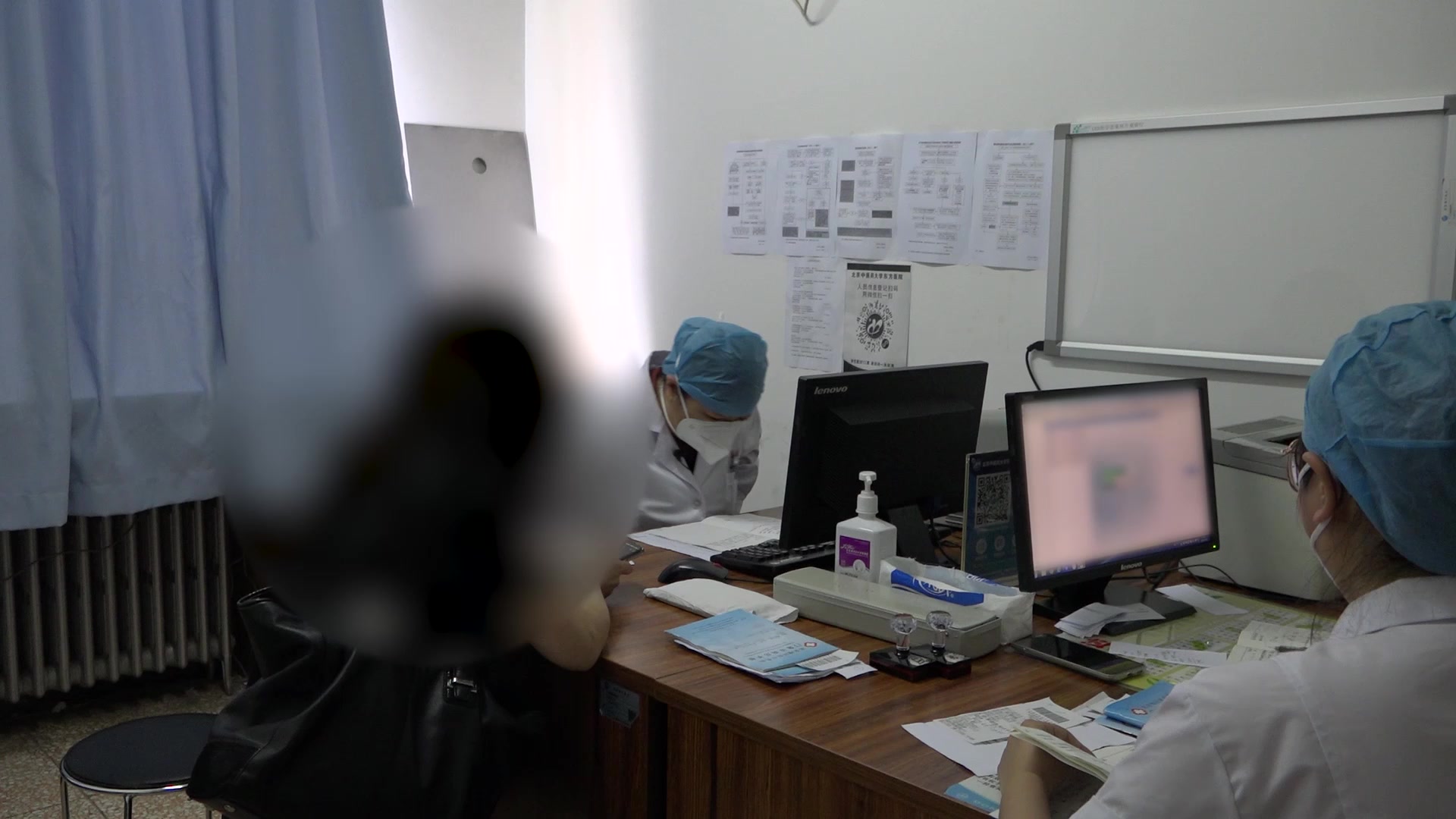 脾胃气虚湿热内蕴：46岁眼肌型重症肌无力患者大剂量黄芪守方治疗