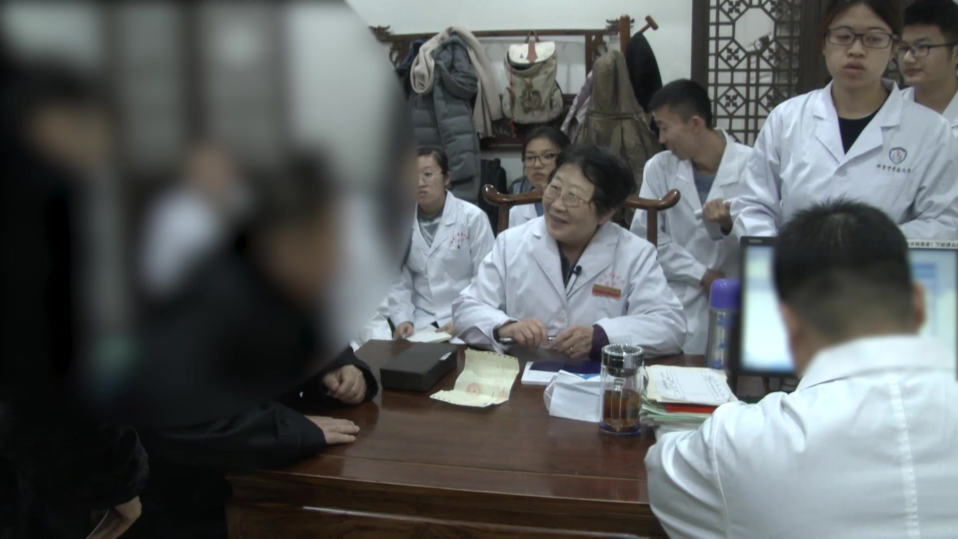 肝肾阴虚：64岁男性中风后流泪言语不利的滋补肝肾法