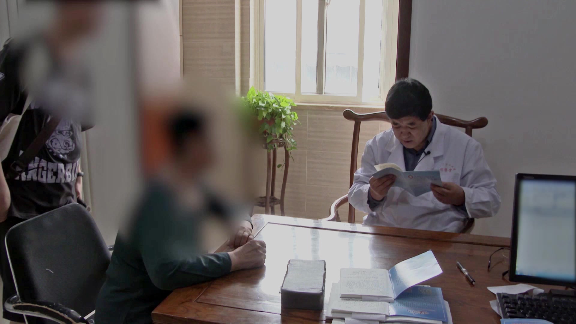 肝肾亏虚证：66岁女性不寐伴睡眠异动的白胡椒粉温阳法