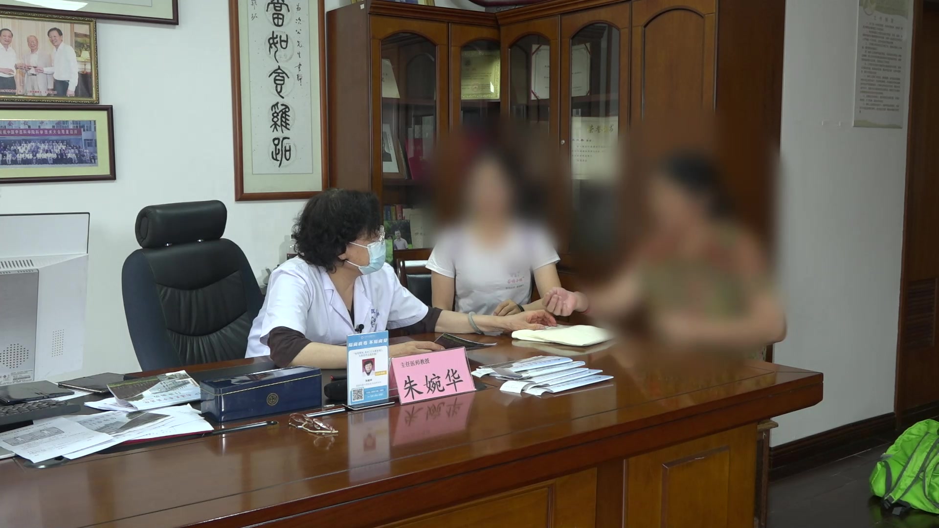 胃虚气滞湿浊内停：63岁女性糜烂性胃炎伴腰痹的健脾和胃理疗法