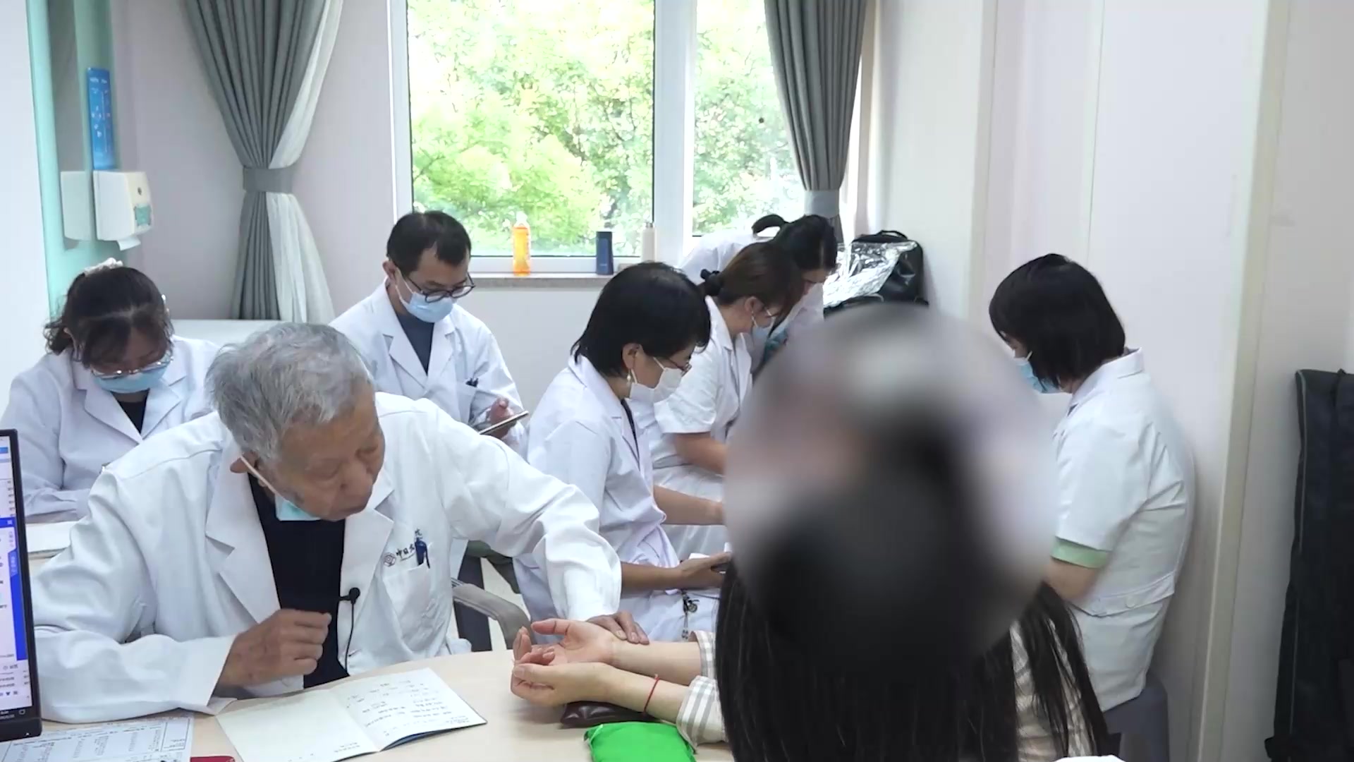 上热下寒证：62岁女性冠心病胃息肉上身热下身冷之清上温下法