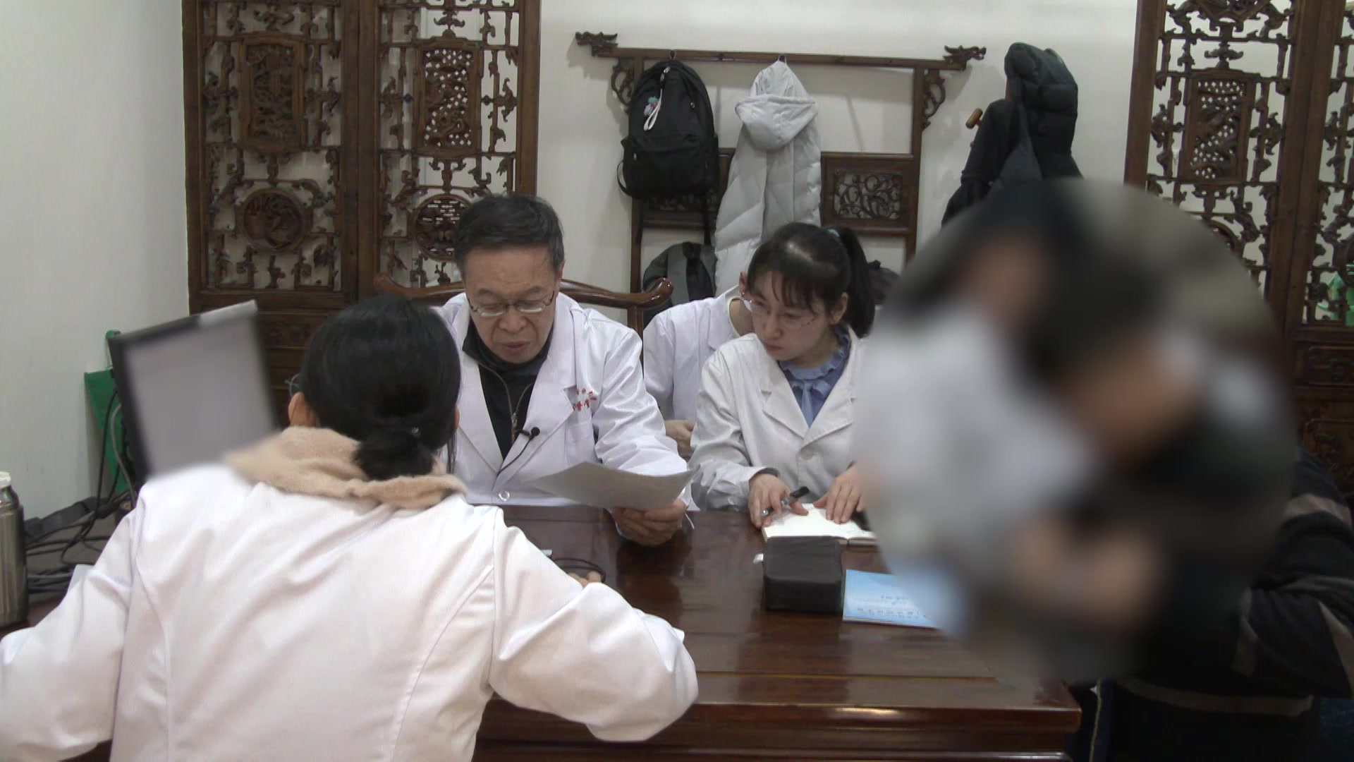 肾气虚衰血瘀内停：43岁男性肾功能不全伴血小板减少的补肾活血法