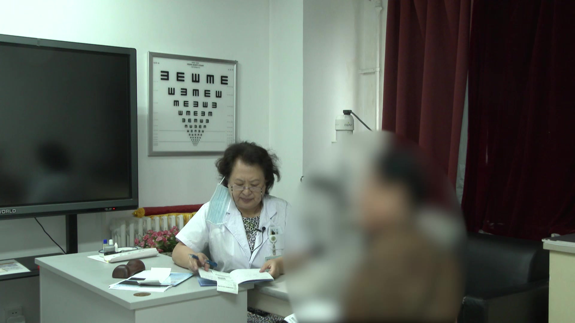 脾肾亏虚湿浊内蕴：67岁红斑狼疮患者大便稀溏的调补脾肾减毒增效法