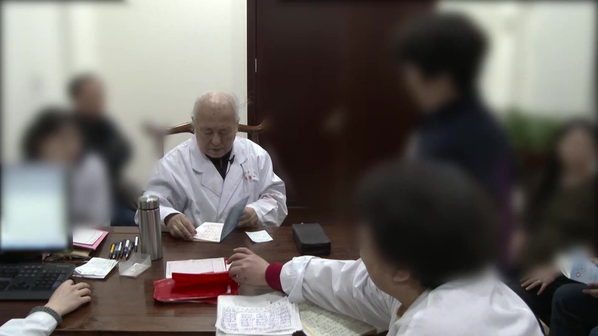 肝胆郁热扰神：60岁女性胆囊结石失眠的疏肝利胆安神法