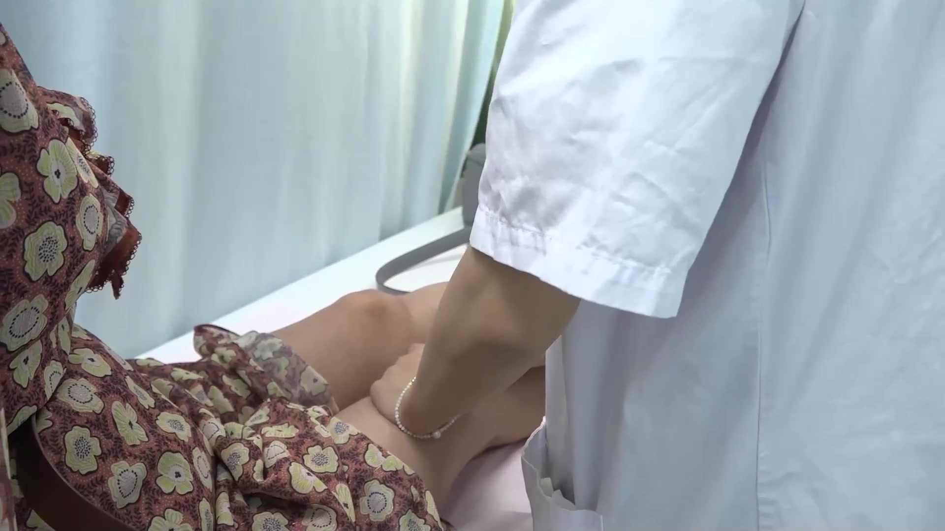 肝肾不足筋骨失养：40岁女性膝关节炎下蹲困难的小针刀松解与针灸治疗