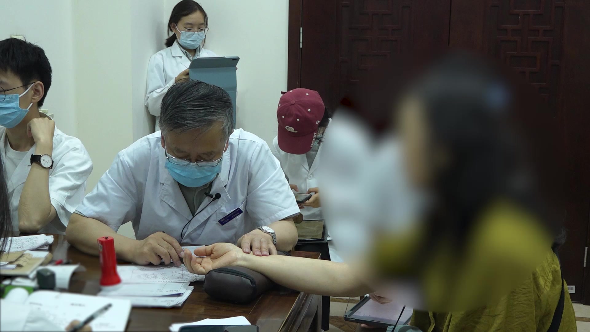 肝气犯胃：60岁女性胃胀反酸咽堵的疏肝和胃调治