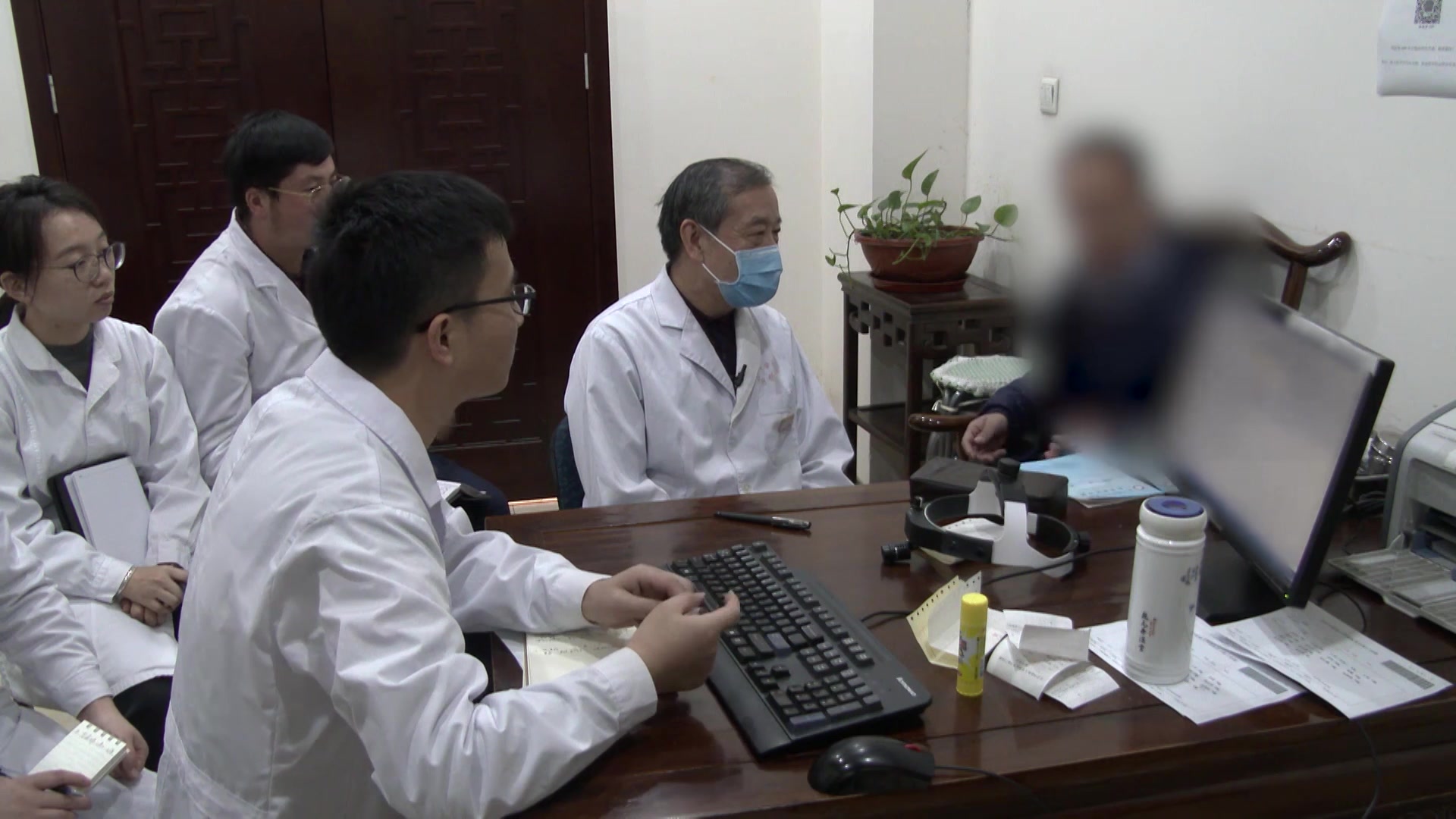 痰热蕴肺脾虚湿盛：36岁男性鼻炎反复流黄涕的清热化痰通窍法
