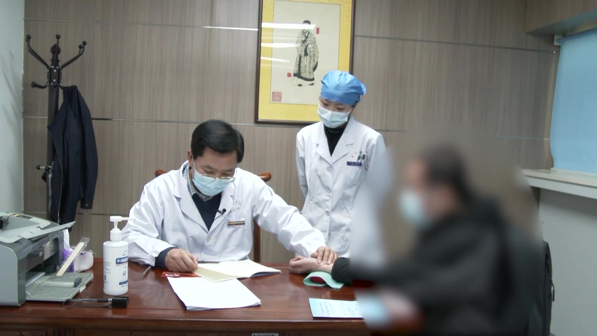 阴虚湿热内蕴：34岁肾病综合征患者激素减量后痤疮复发的代茶饮清解
