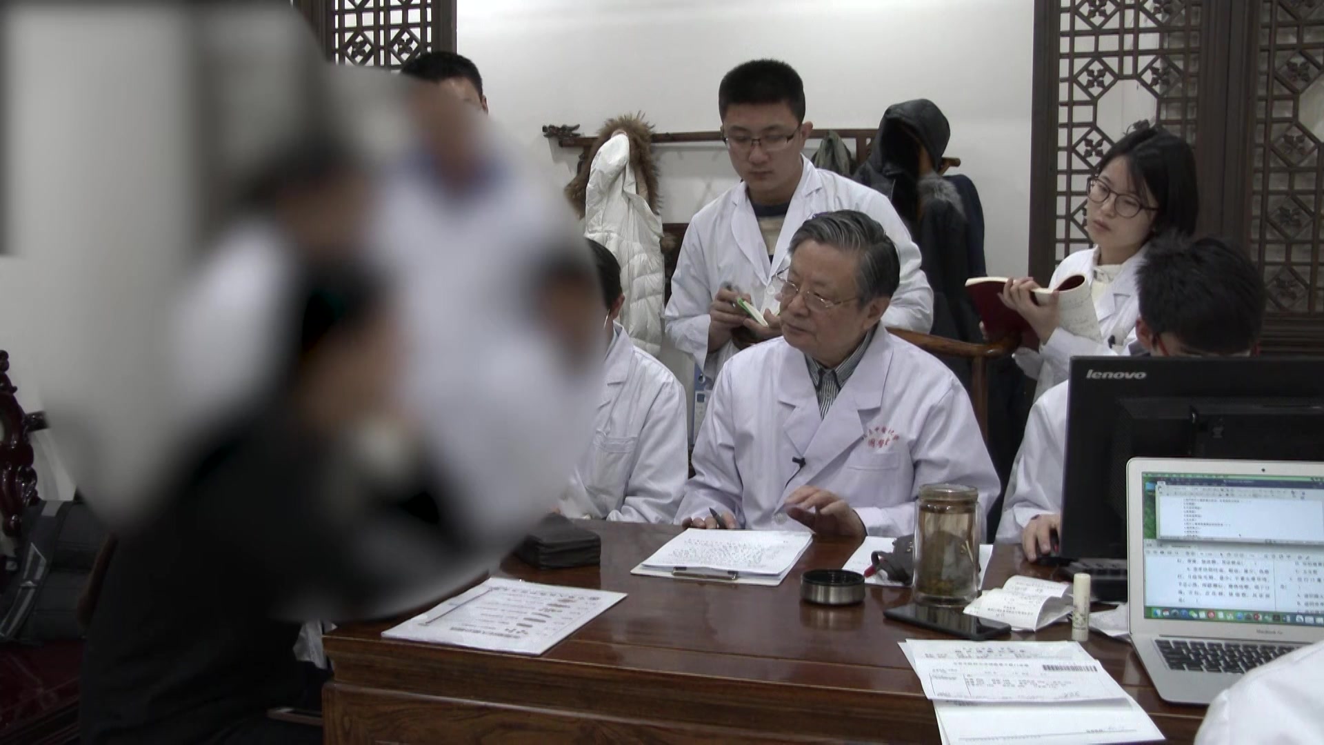 气血亏虚上热下寒：41岁女性疲劳伴低血压汗出口疮的辨证问诊