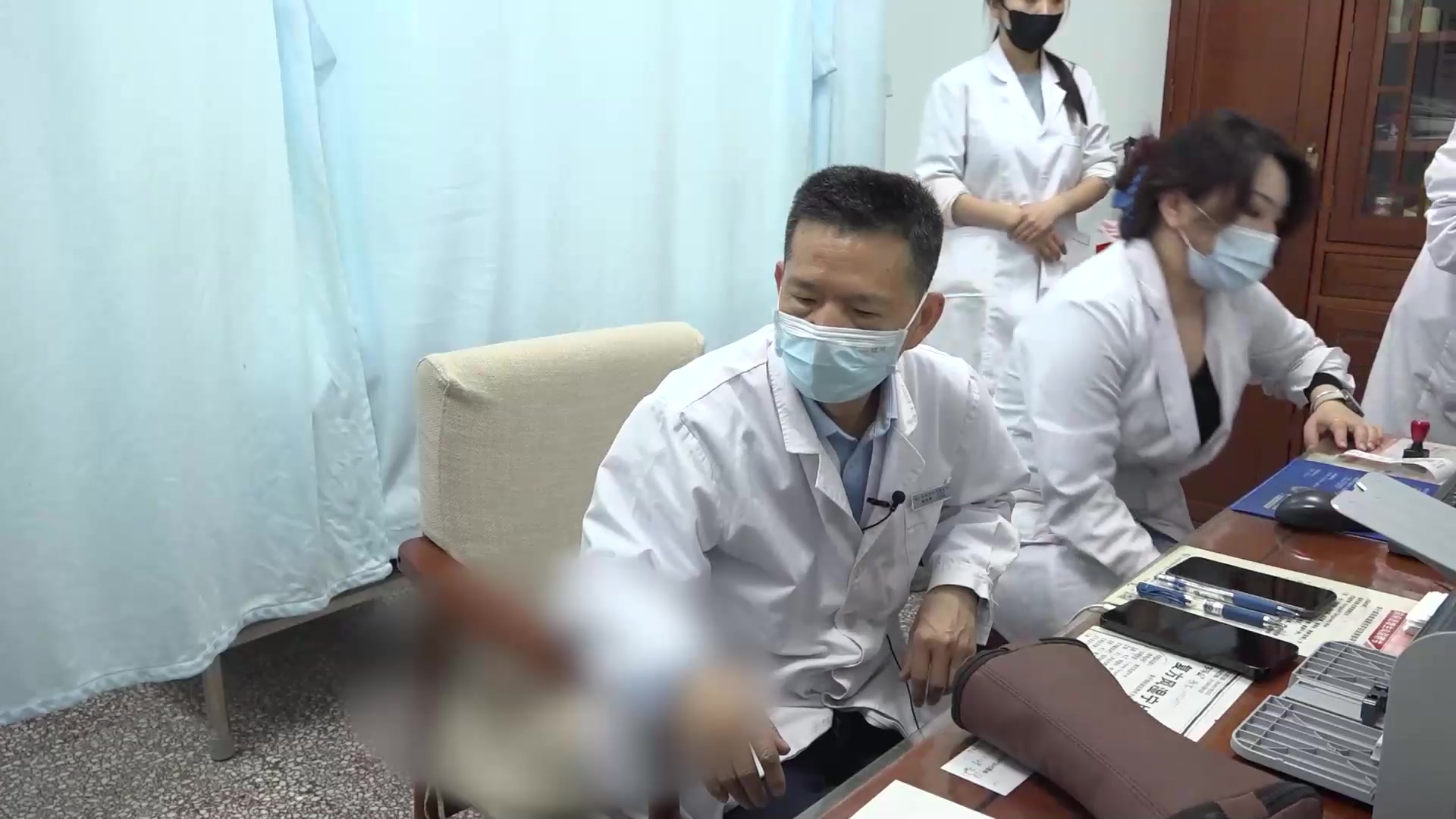 急性腰扭伤：78岁女性左侧腰痛针刀结合针灸以痛为腧治疗