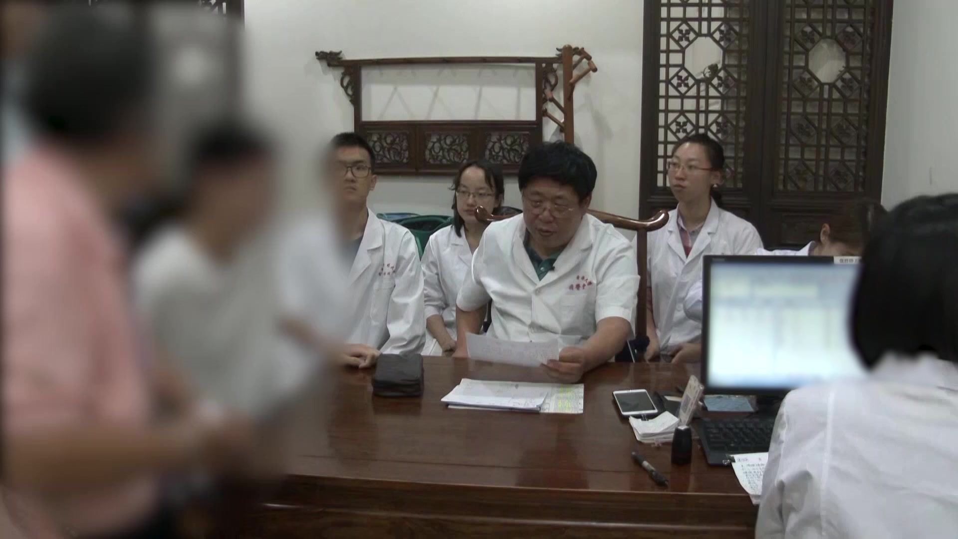 肺胃热盛脾虚湿蕴：17岁男孩痤疮减而未净伴大便次数的清肺健脾法