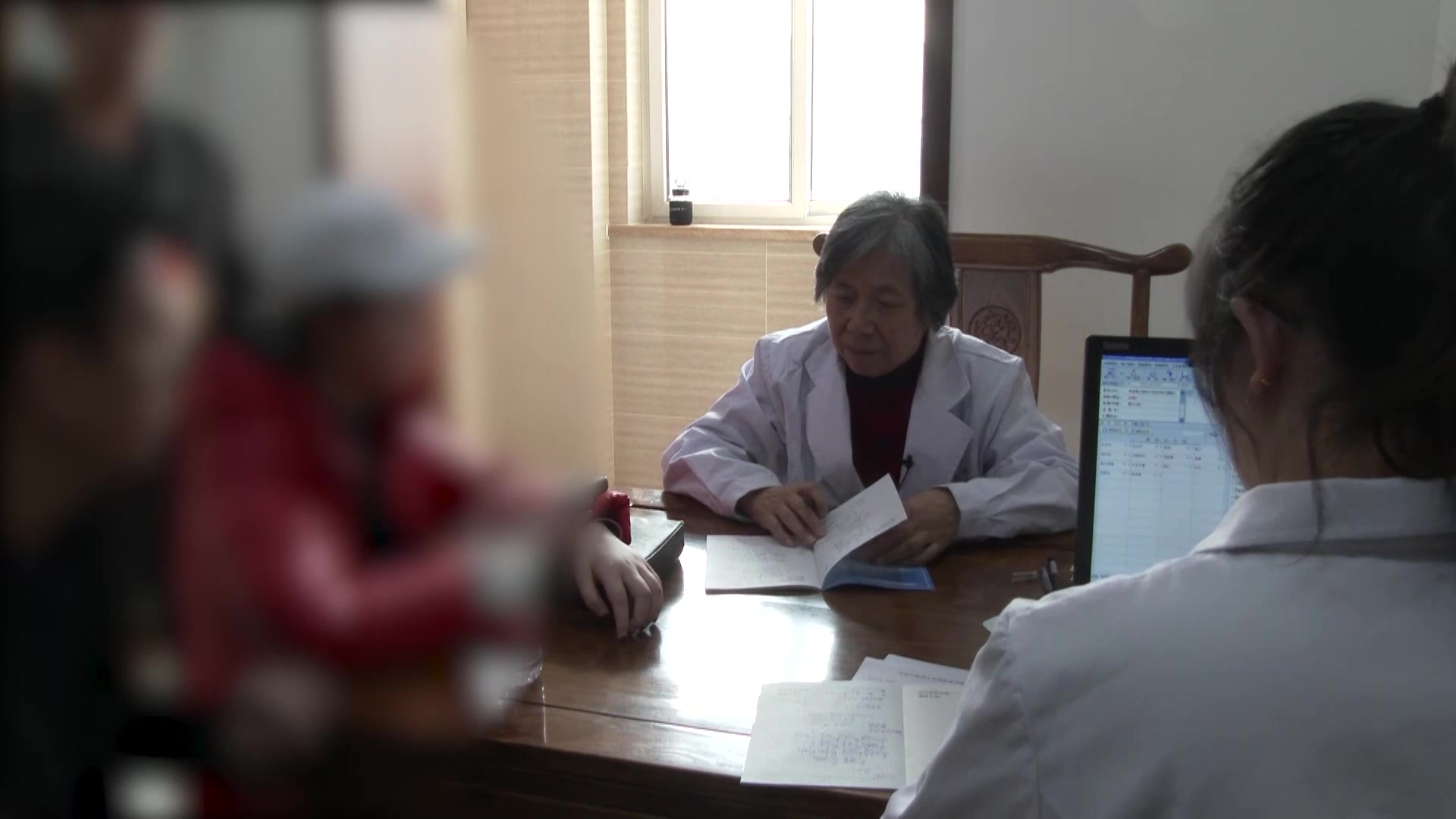 痹证：23岁女性关节酸痛伴左手活动不利的中药调理与康复