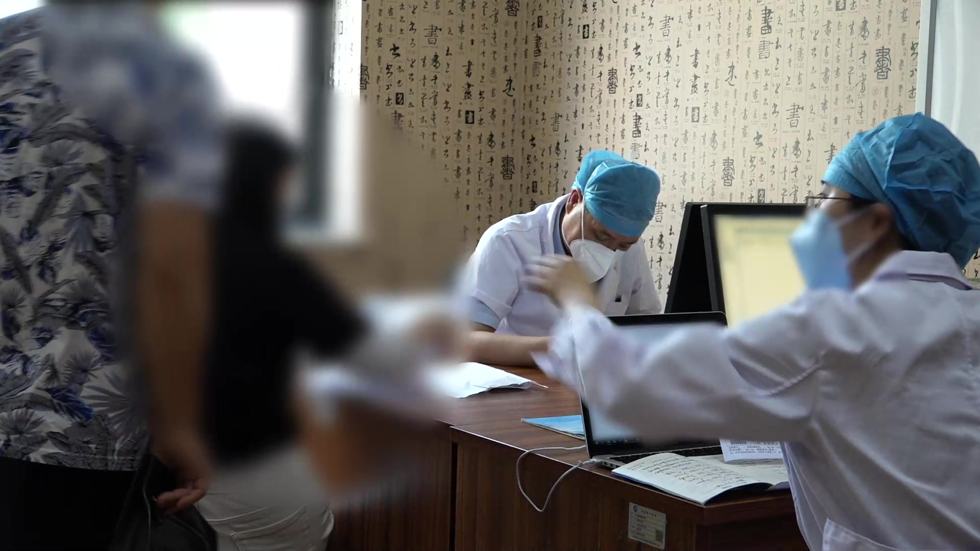 大肠湿热气机阻滞：38岁女性直肠炎肛门灼痛坠胀的中药内外合治