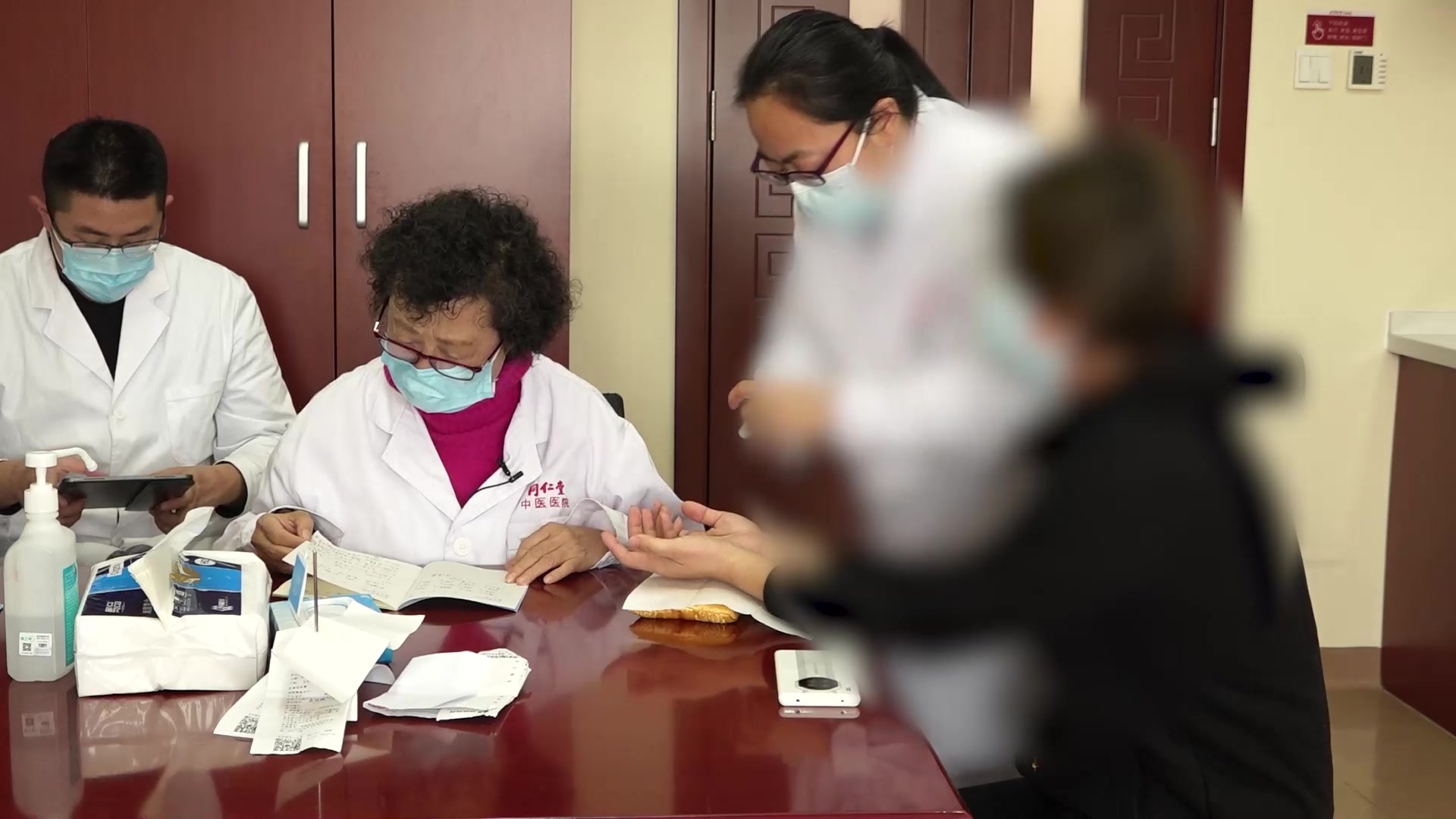 肺气郁滞营卫不和：40岁女性打嗝难出伴鼻炎眼痒之调和营卫顺势解郁法