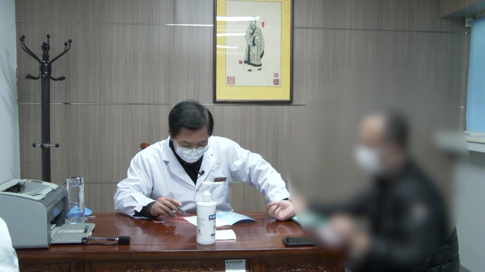 高血压伴蛋白尿：44岁男性主动脉夹层术后的降压调药与低盐管理