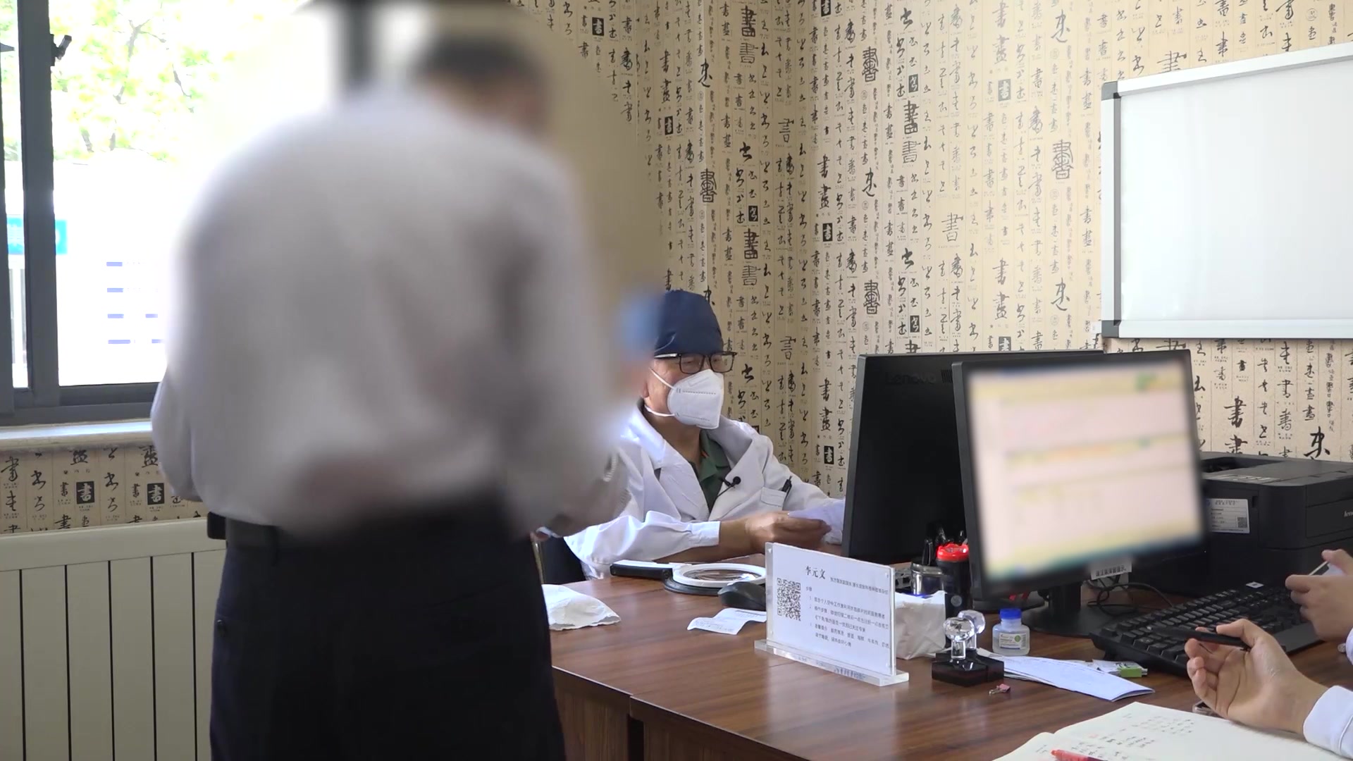 阳虚湿热夹杂：68岁男性带状疱疹后遗神经痛的寒热并用法