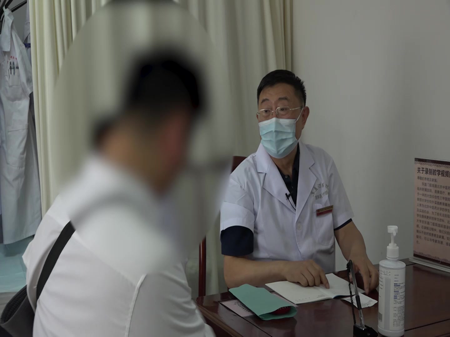 肝郁脾虚湿瘀互结：41岁男性色素沉着转氨酶异常的疏肝化湿法