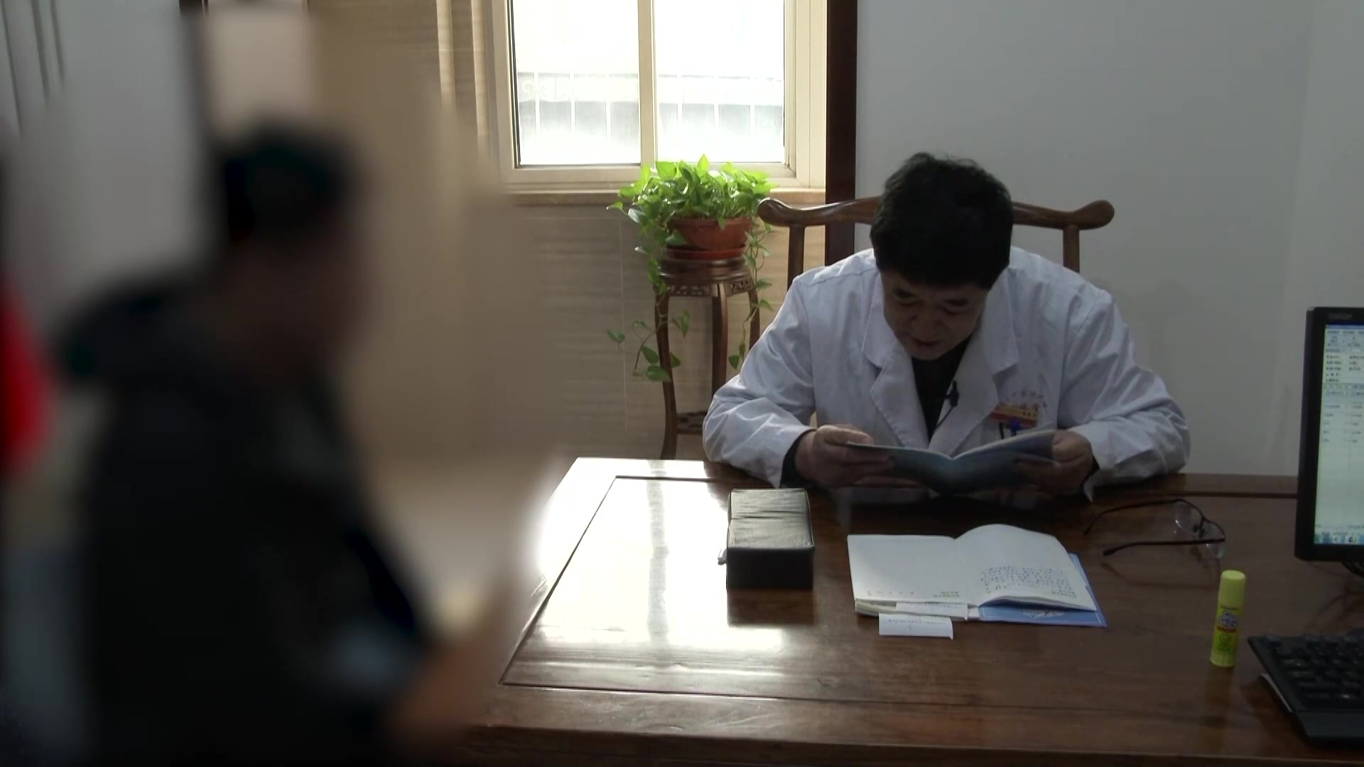 阴虚内热：27岁男性HIV携带者疲劳失眠腹泻的益气养阴清热法