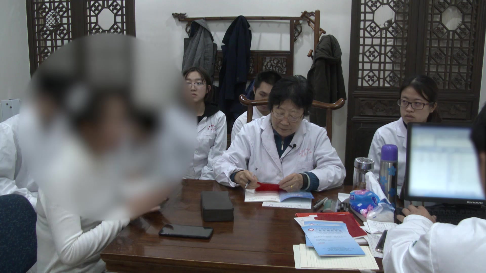 气血不足寒湿凝滞：27岁女性月经量少伴周期提前的养血温经法