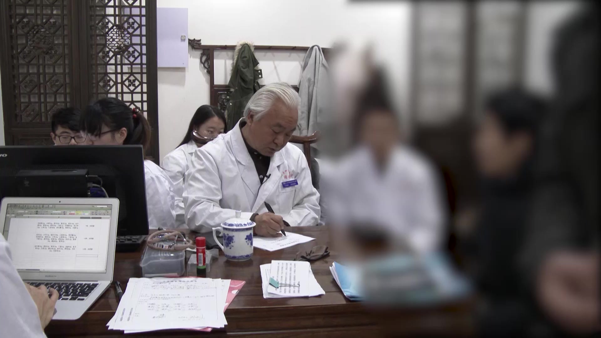 肝郁心肾不交：58岁退休教师失眠健忘的疏肝交通心肾法