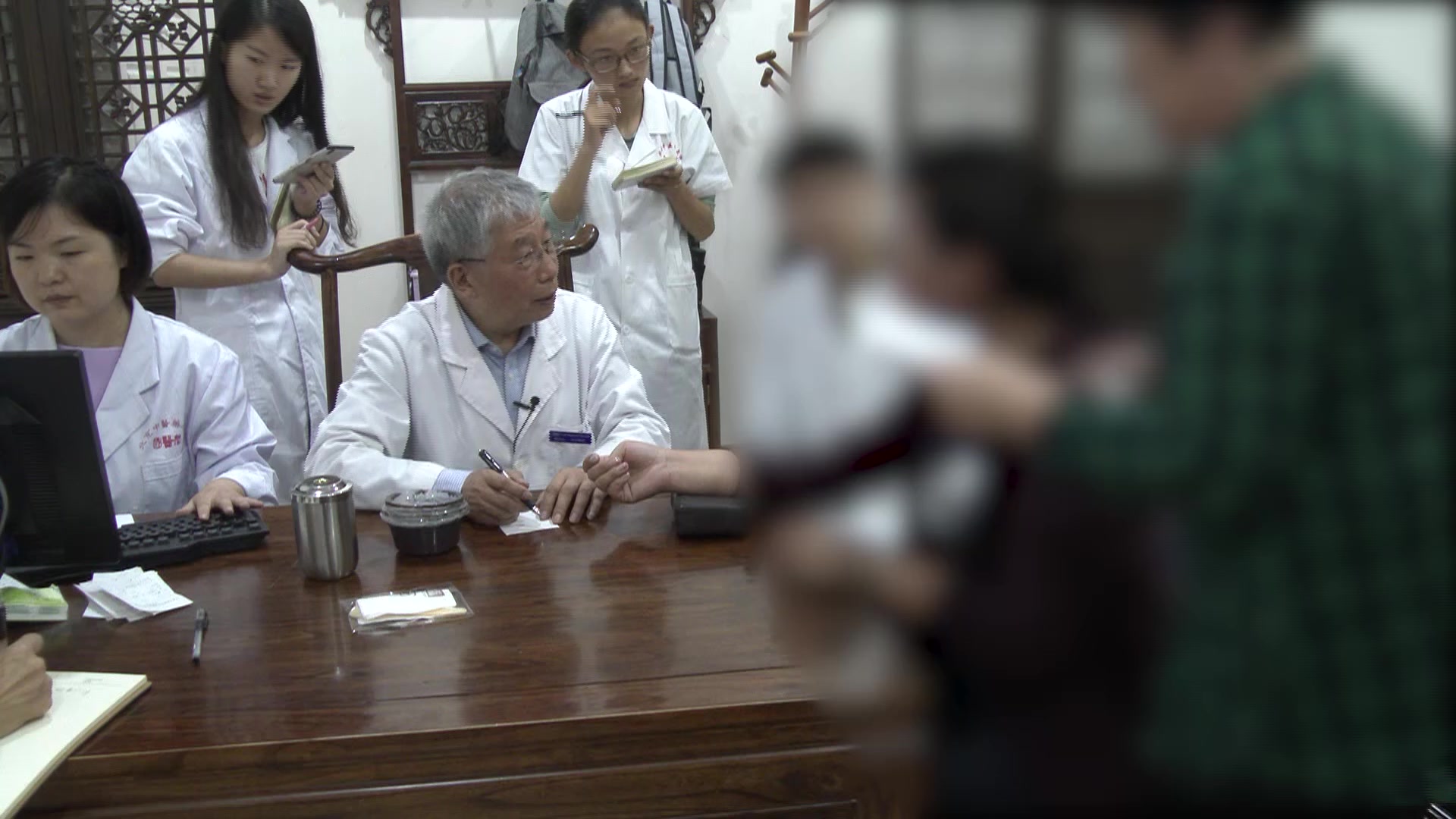 肺卫不固风邪犯肺：38岁女性过敏性鼻炎的疏风脱敏宣肺法