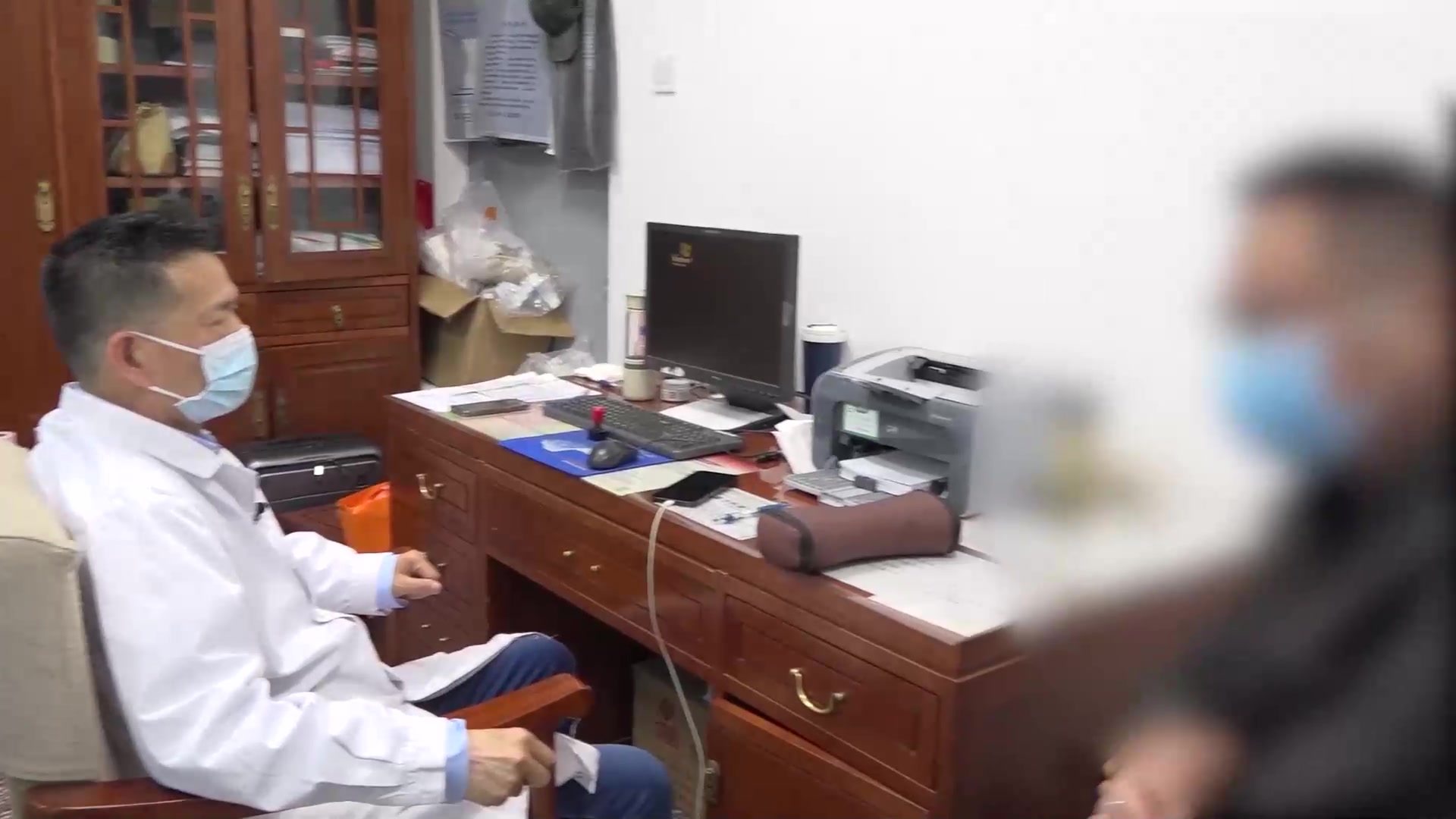 经络痹阻：50岁男性脊髓型颈椎病肘部疼痛的针刺通络止痛法