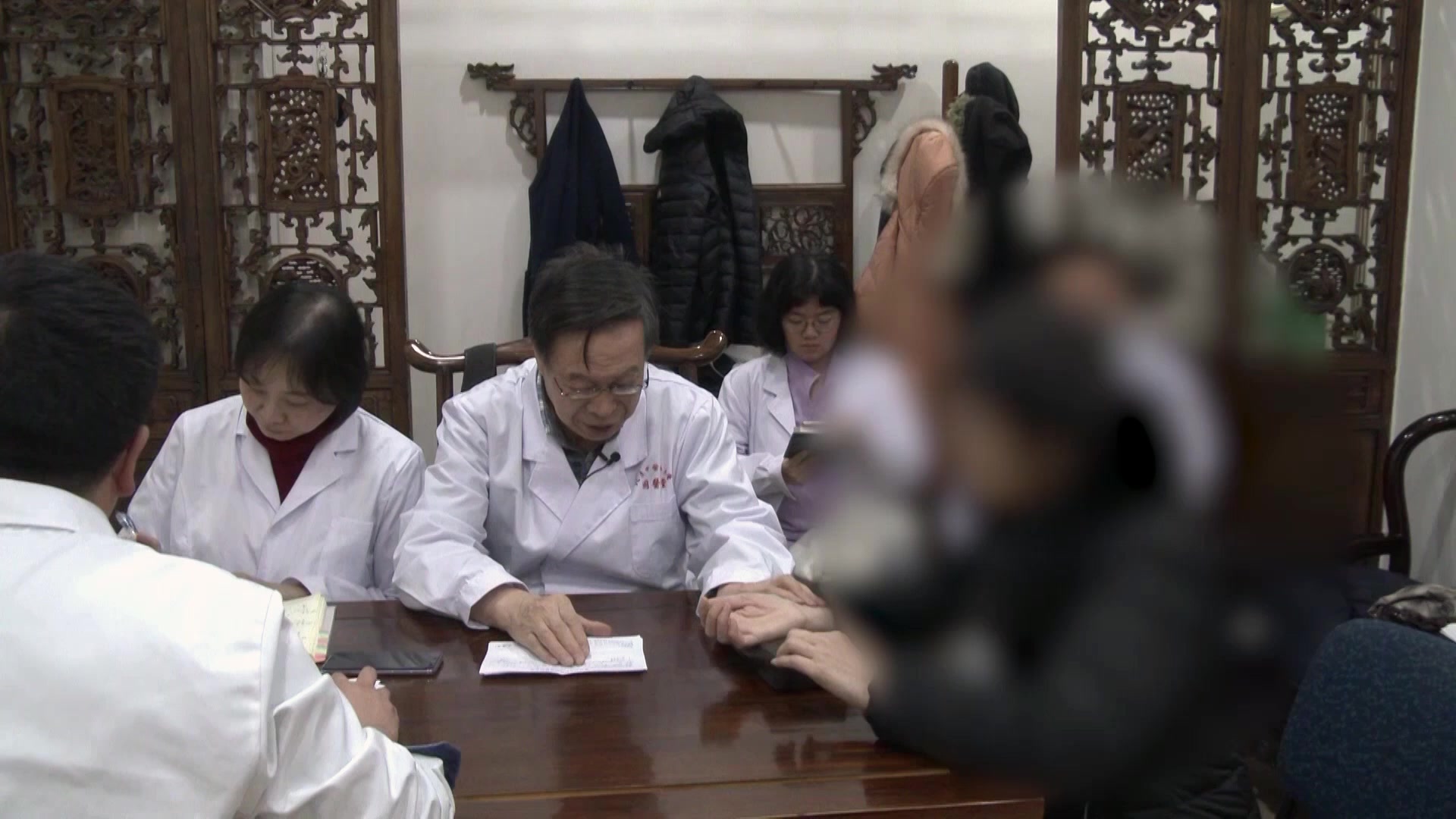 肾气不固痰瘀阻络：48岁慢性肾炎蛋白尿伴关节痛、尿失禁的固肾化痰法