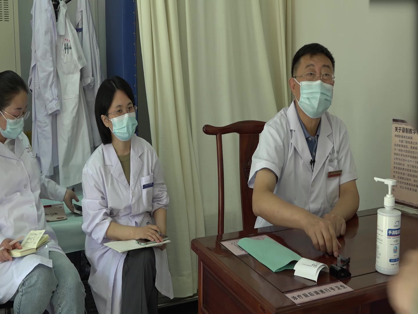 湿热毒蕴肠胃积热：36岁男性头部顽固性毛囊炎3年的清热利湿排脓法