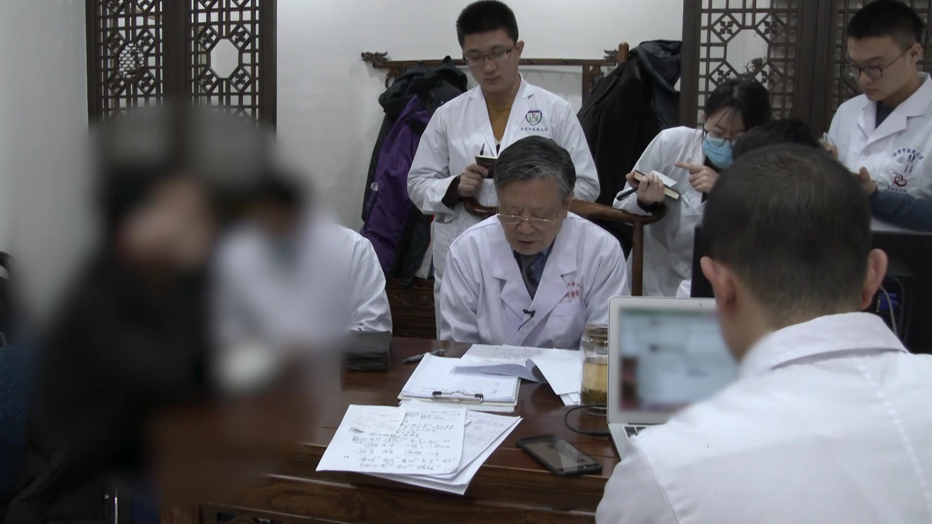 肾阳虚风寒束肺：38岁过敏性鼻炎咳喘遇冷加重的温阳固表法