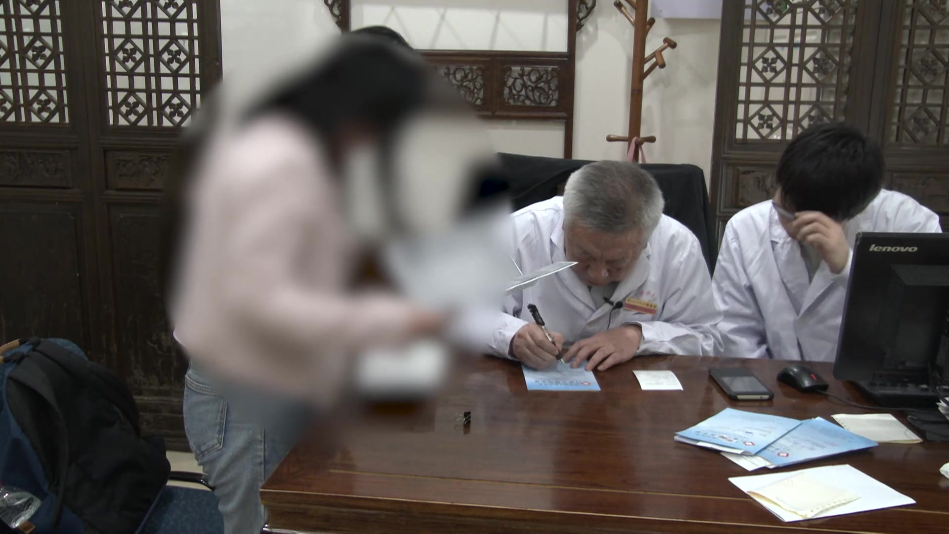 痰热瘀阻脾肾两虚：48岁肺癌骨转移患者化疗中的健脾化湿活血法