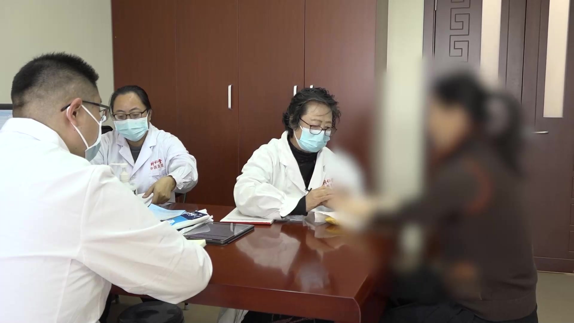 脾虚气血不足肝胃不和：44岁女性腰酸肩背痛之调和营卫养血和胃法